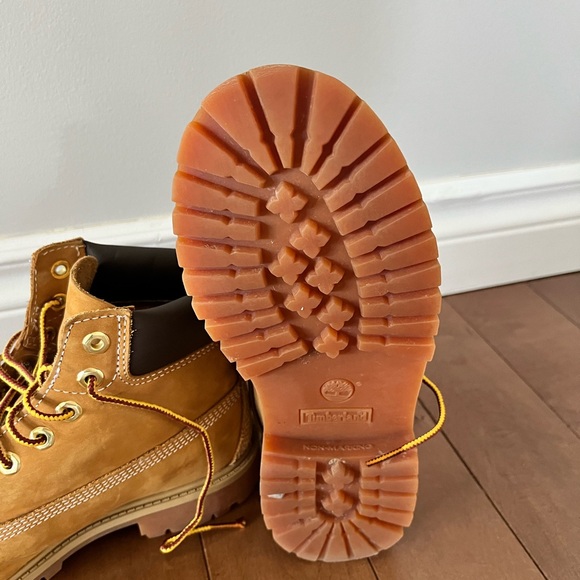 Boys Timberland Boots Size 2.5 - Picture 2 of 2